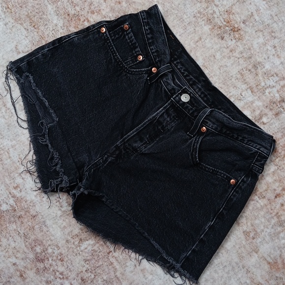 Levi's 501 Black Denim Shorts Womens Size 29 - Picture 2 of 9